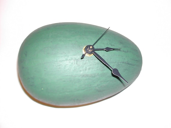 İlginç Yeşil yumurta saat                 Tasarım : Woodstock Clocks