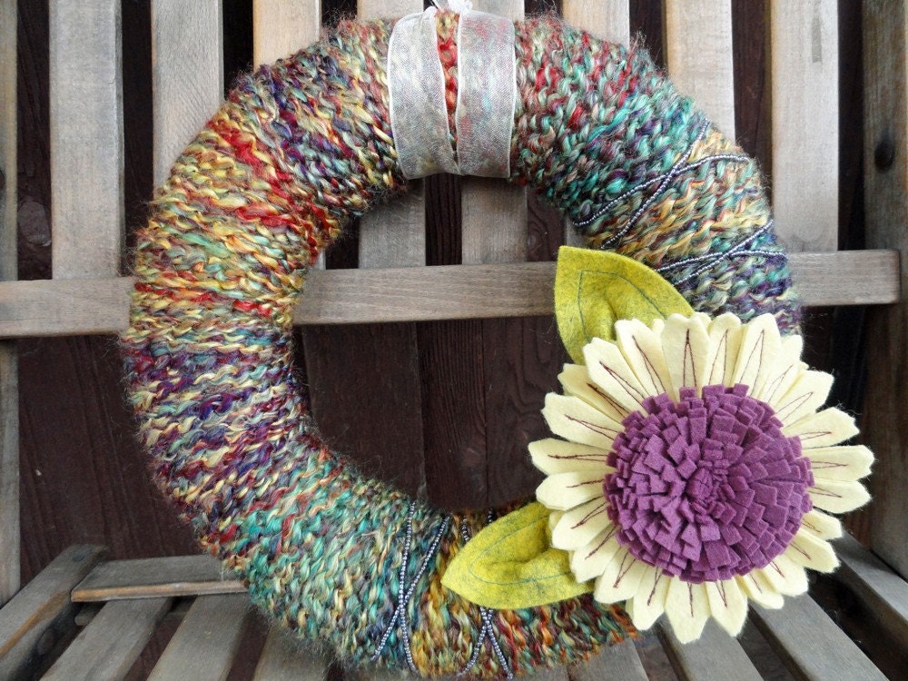 Yarn Wreath with Felt Flower-  10in- Gerbera Gertie (v. Rainbow)